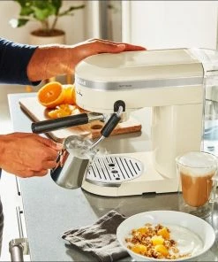 KitchenAid Halbautomatische Espressomaschine ARTISAN In Creme -WMF-Geschäft P200263kp 089z