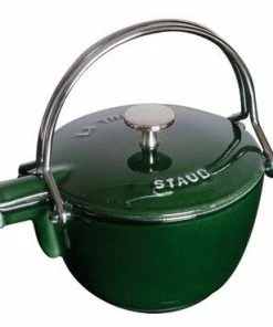 Staub Teekanne Und Wasserkessel Aus Gusseisen In Basilikumgrün