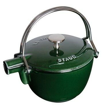 Staub Teekanne Und Wasserkessel Aus Gusseisen In Basilikumgrün 3 Staub Teekanne Und Wasserkessel Aus Gusseisen In Basilikumgrün